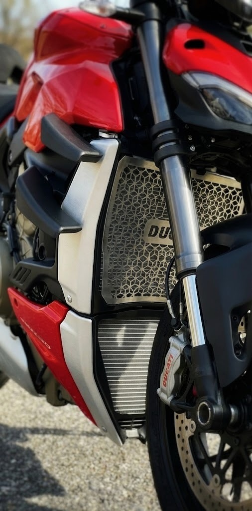 Accesorios personalizados para motos y autos